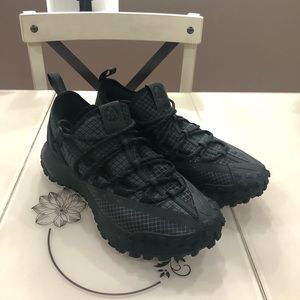 Nike ACG mountain fly low hiking sneakers